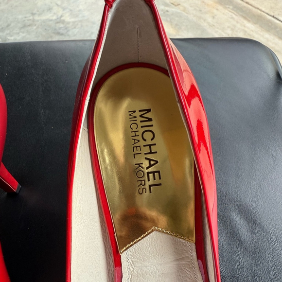 Michael Kors Mk Flex Mid Pump Patent Leather Red
NIB - Picture 6 of 7